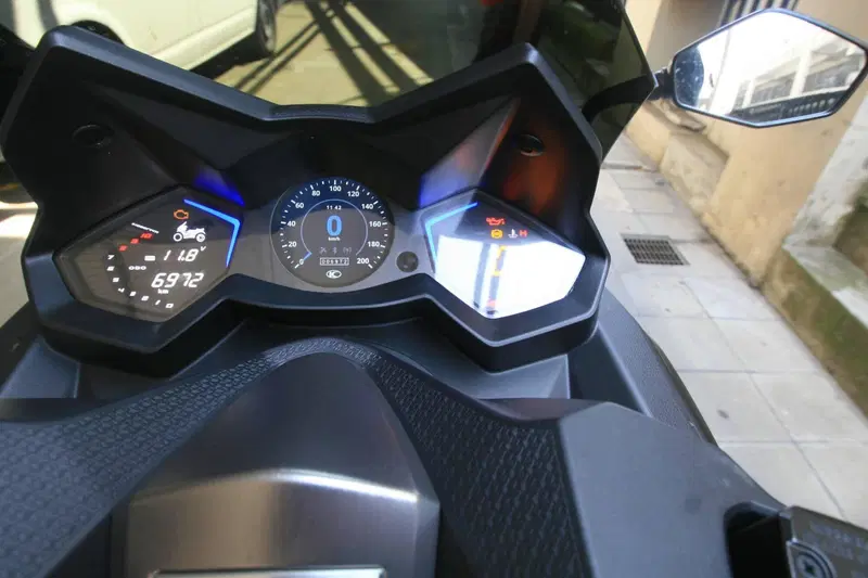 Kymco AK 550 ETS (2021 - 26) (4)