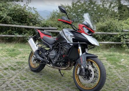 QJ Motor SRT 900 SX TEST: la cinese che sfida le maxi a prezzo shock [VIDEO]