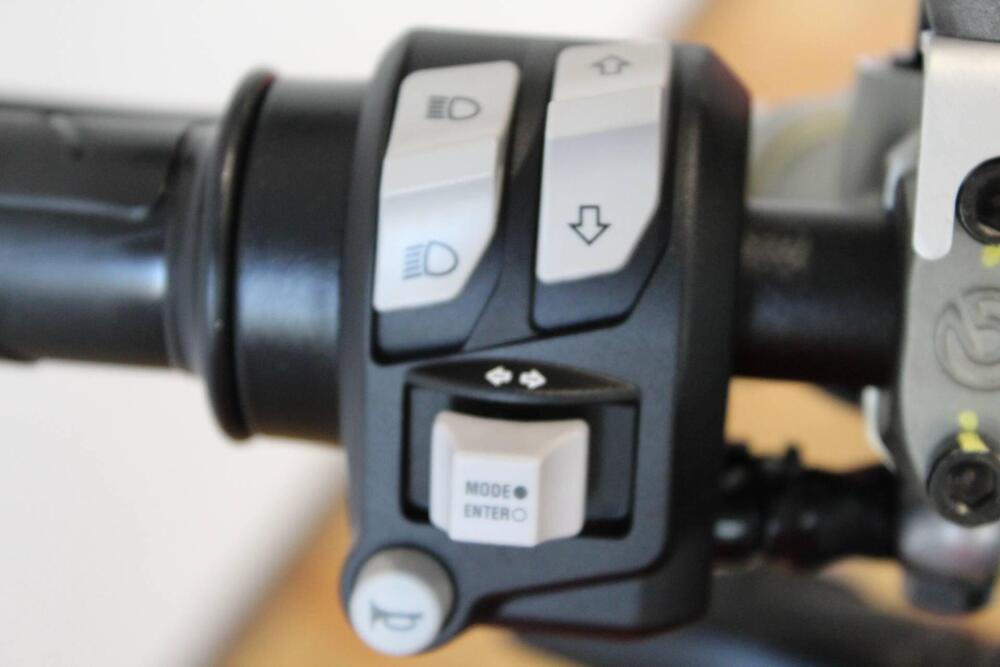 Ducati Streetfighter V2 (2022 - 24) (5)