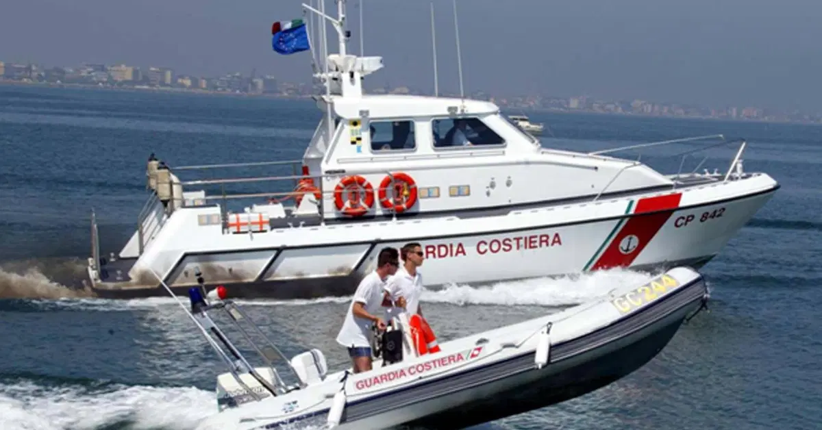 Cecina, pizzicato a 13 anni alla guida di una moto d'acqua: maxi multa 