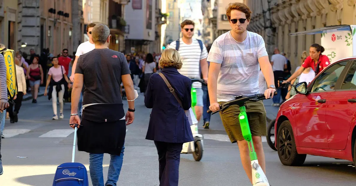 Monopattini elettrici, boom di sanzioni a Torino: gi&agrave; superato l'intero 2024