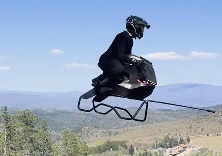 Quanto costa una moto volante? Tenetevi forte: ecco il prezzo della Volonaut Airbike [VIDEO E GALLERY]