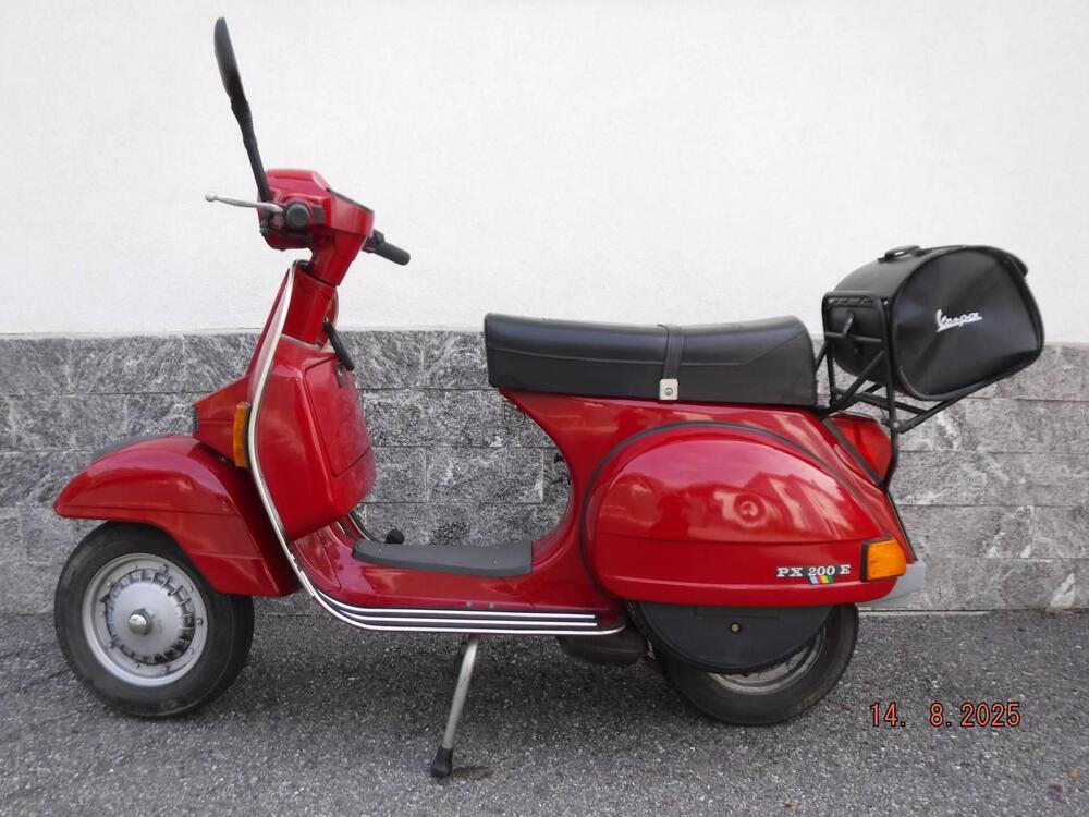 Piaggio Vespa PX 200 E arcobaleno (3)