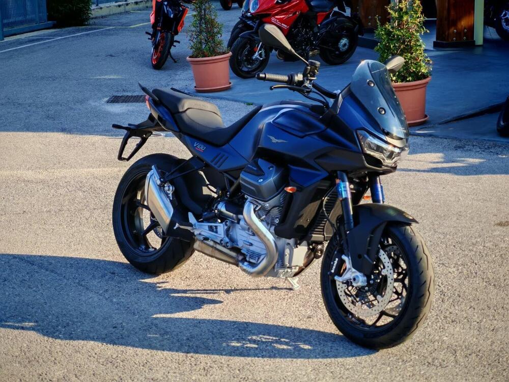 Moto Guzzi V100 Mandello (2025) (3)