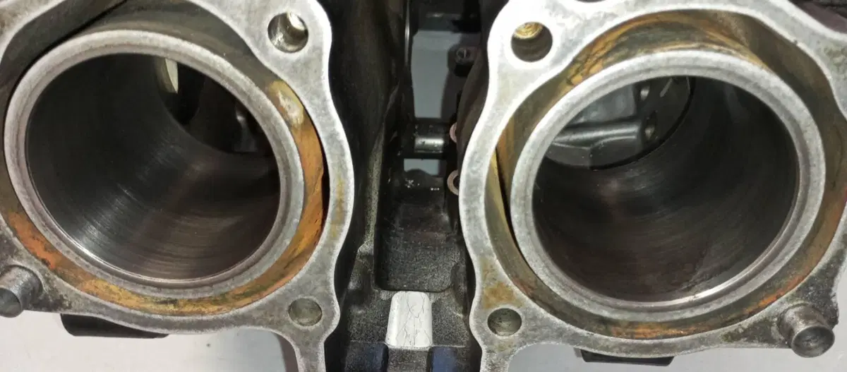 CILINDRI + PISTONI HONDA VF750C RC07 (8)