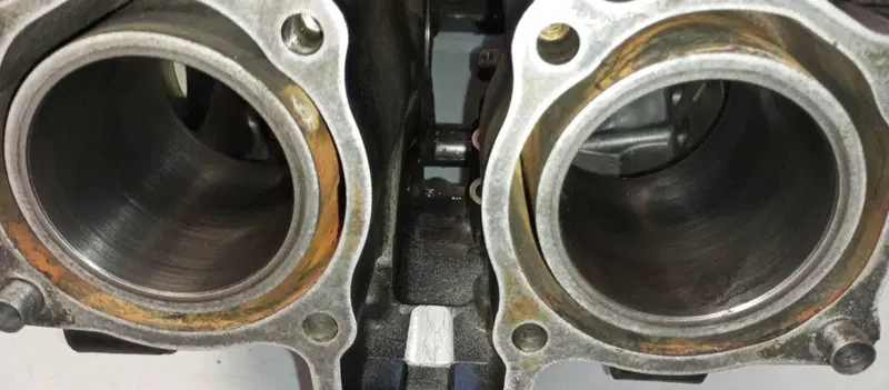 CILINDRI + PISTONI HONDA VF750C RC07 (8)