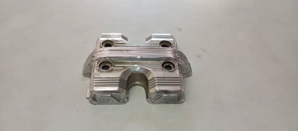 COPERCHIO VALVOLE ANTERIORE HONDA VF750C RC07