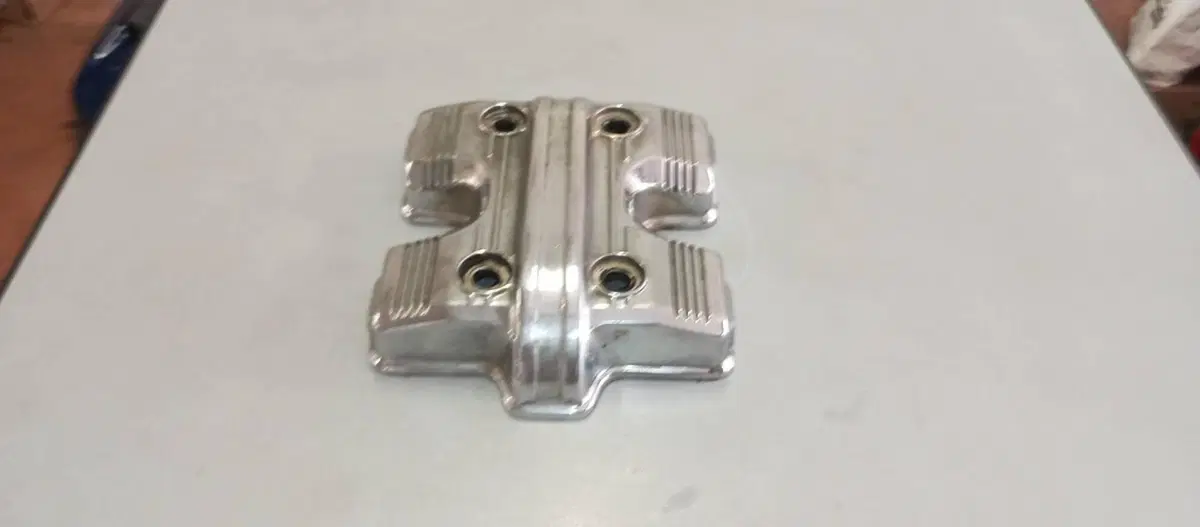 COPERCHIO VALVOLE ANTERIORE HONDA VF750C RC07 (2)