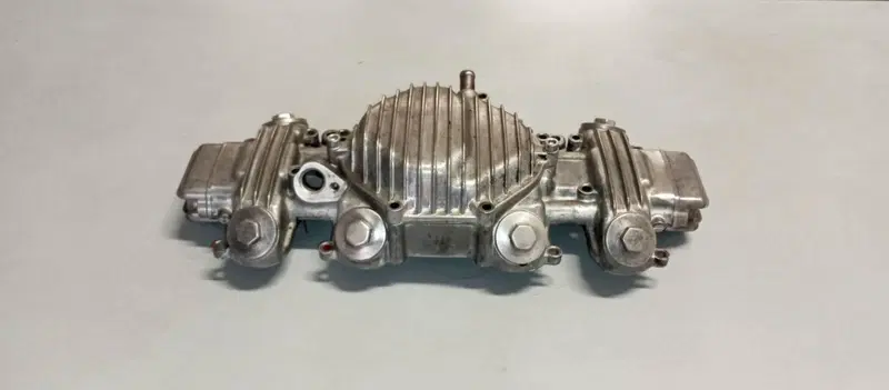 COPERCHIO VALVOLE E BILANCIERI BENELLI 500 1974 (2)