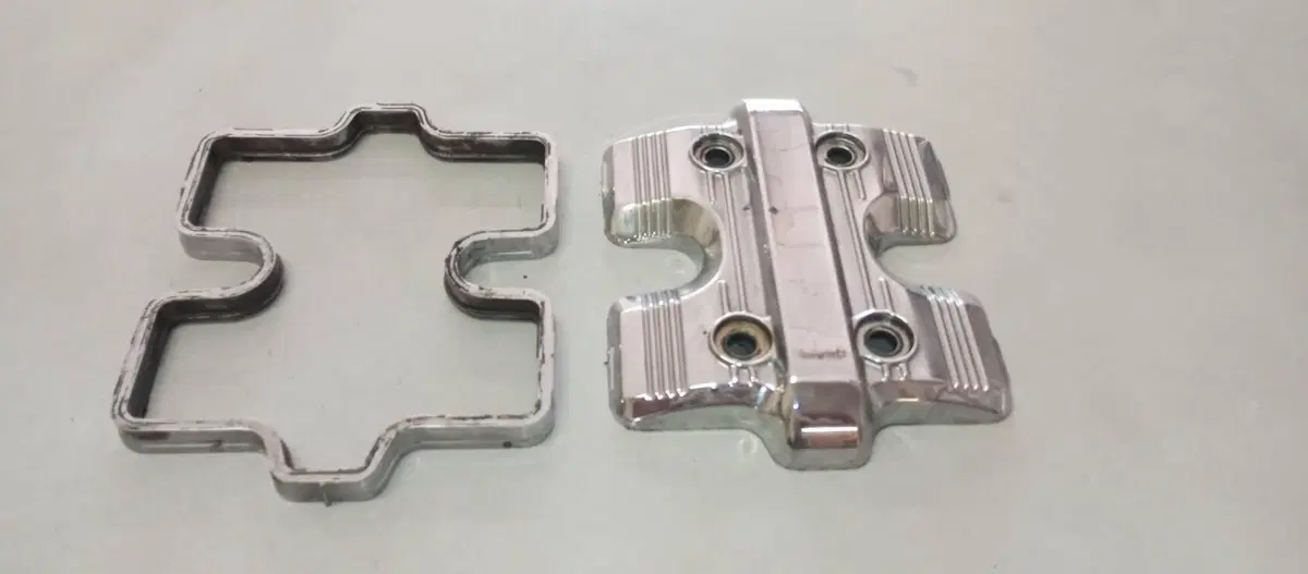 COPERCHIO VALVOLE POSTERIORE HONDA VF750C RC07