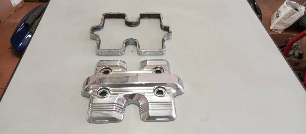 COPERCHIO VALVOLE POSTERIORE HONDA VF750C RC07 (4)