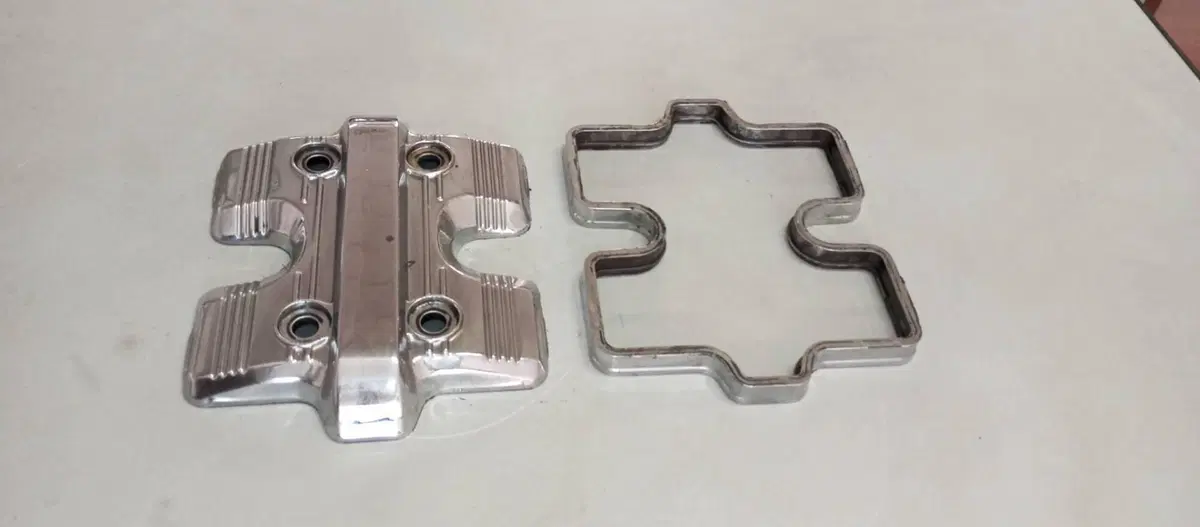 COPERCHIO VALVOLE POSTERIORE HONDA VF750C RC07 (2)