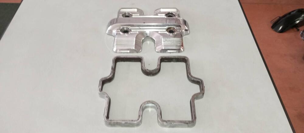 COPERCHIO VALVOLE POSTERIORE HONDA VF750C RC07 (3)