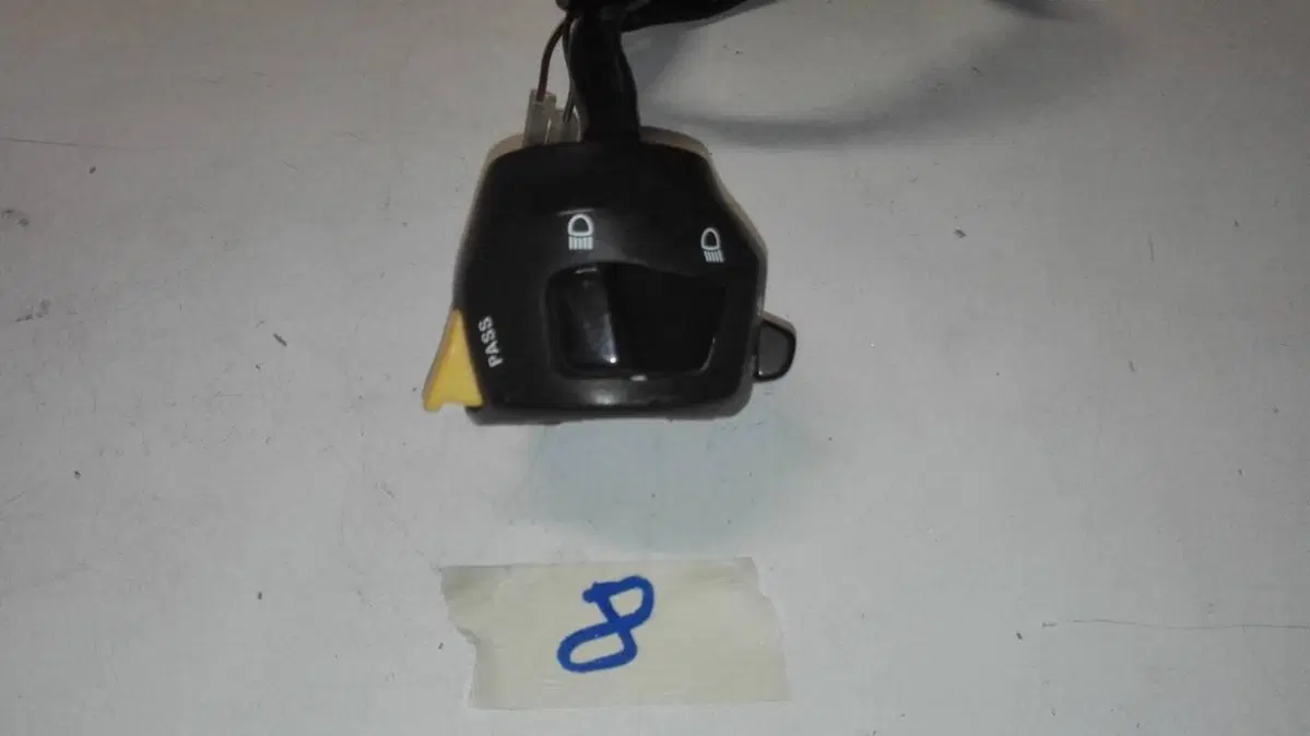 Devio luci sx Suzuki Burgman 400 2003-2006 (2)