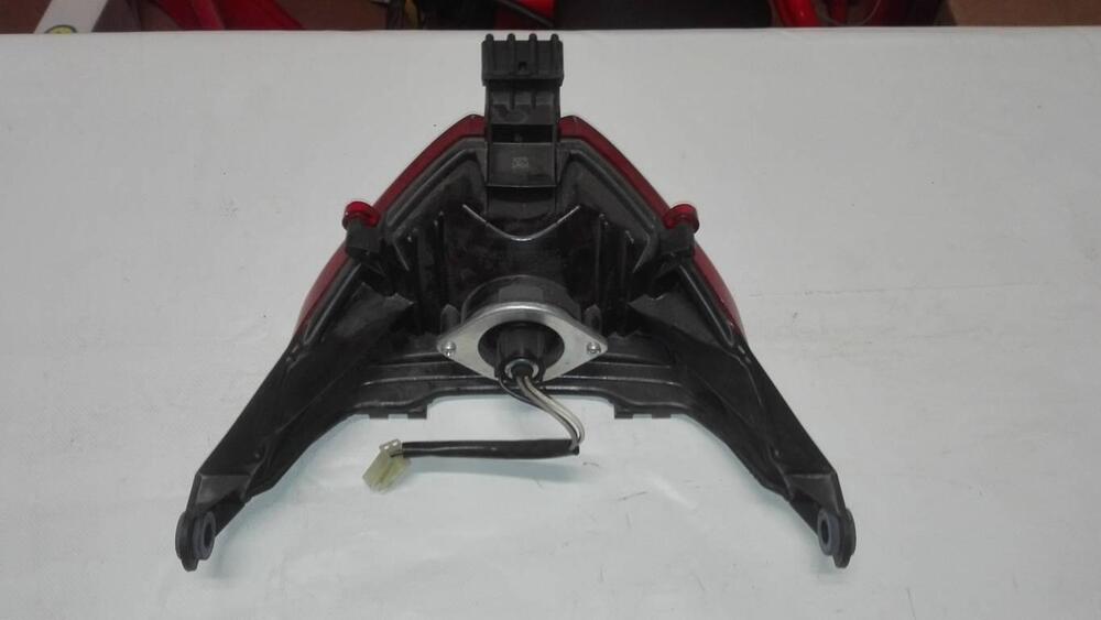 Faro posteriore Suzuki Bandit 650 (3)