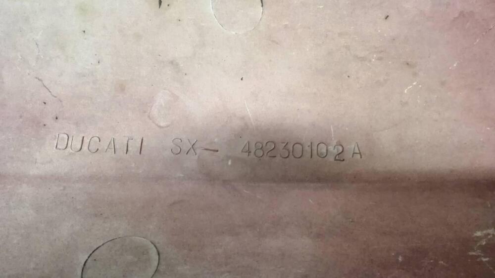 FIANCHETTO POSTERIORE SX DUCATI SS 600-750-900 (5)