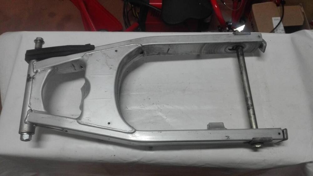 Forcellone posteriore Suzuki Bandit 650 (2)