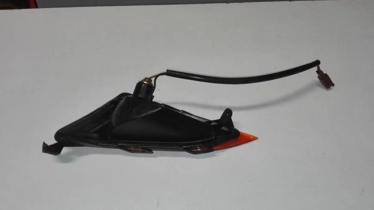 Freccia anteriore sinistra Yamaha Majesty 250 (3)