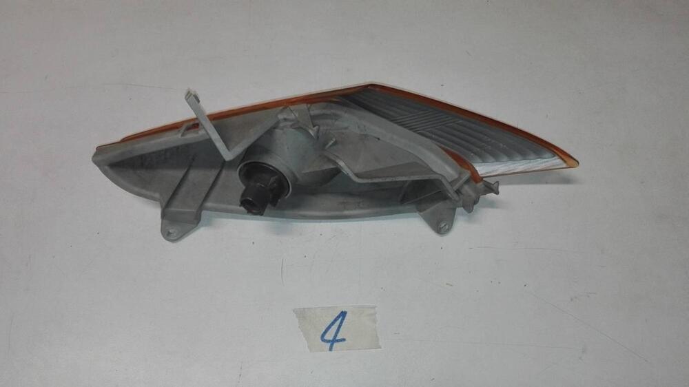 Freccia anteriore sx Suzuki Burgman 400 2004 (2)