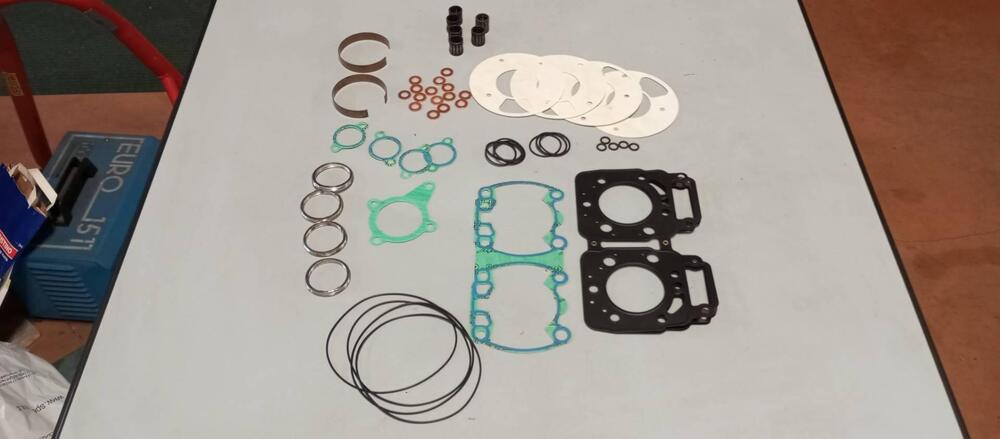 GUARNIZIONI SUZUKI RG 500 (2)