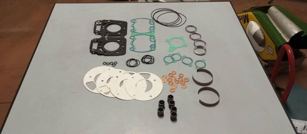 GUARNIZIONI SUZUKI RG 500 (3)