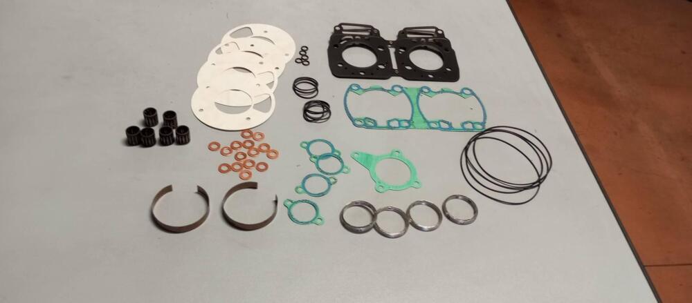 GUARNIZIONI SUZUKI RG 500 (4)