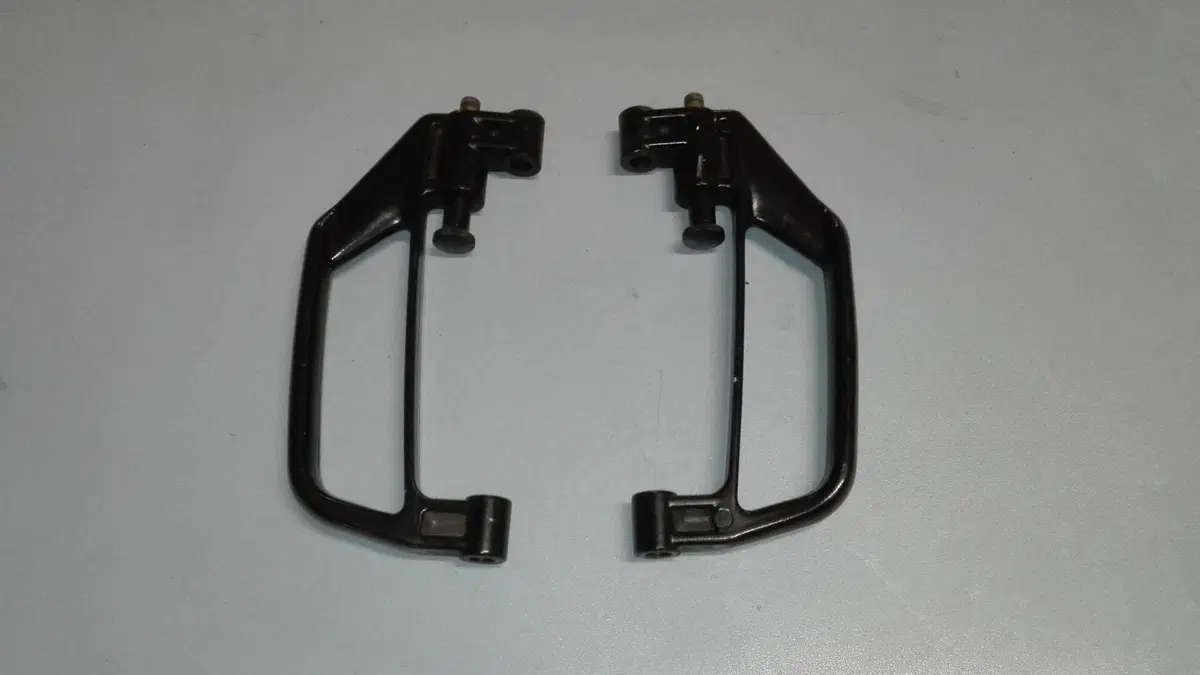 MANIGLIA PASSEGGERO DUCATI 888 (4)