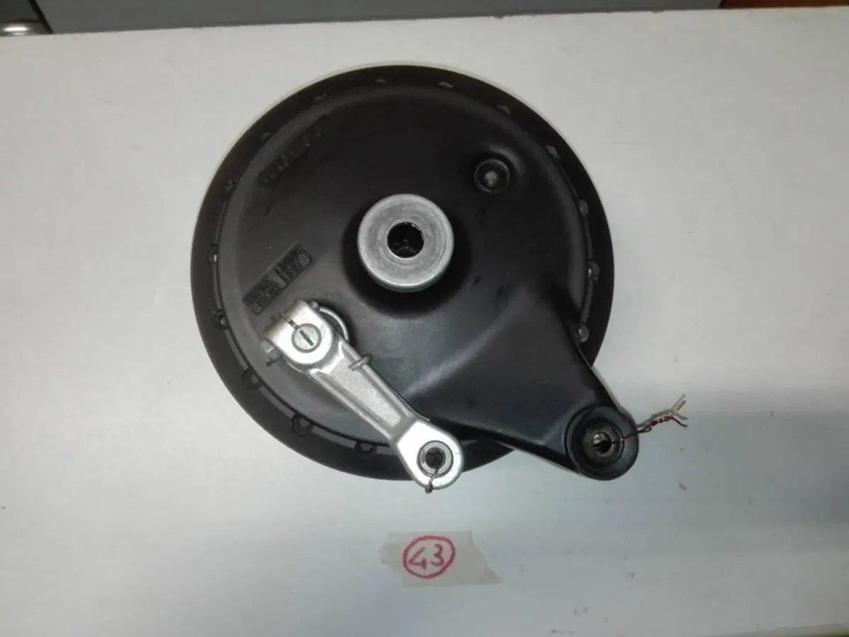 Mozzo posteriore Suzuki RM 400 1980 (2)