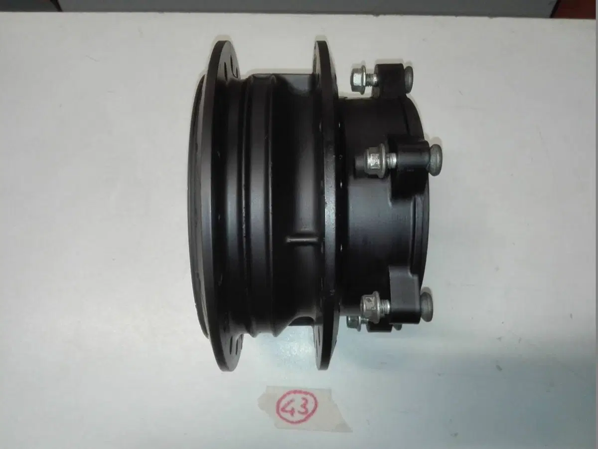 Mozzo posteriore Suzuki RM 400 1980 (5)