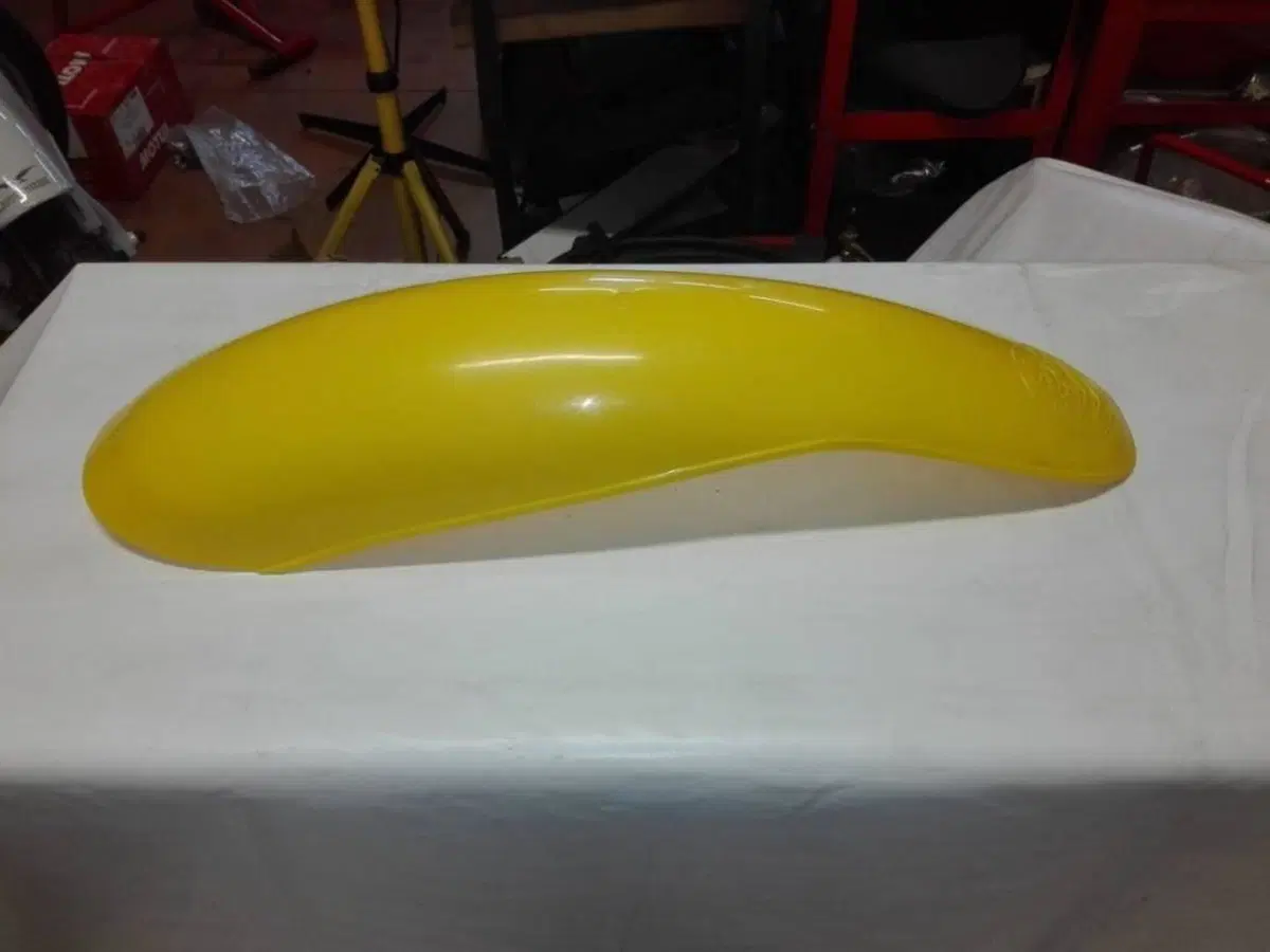 Parafango posteriore Flying Cross colore giallo CIENNE (2)