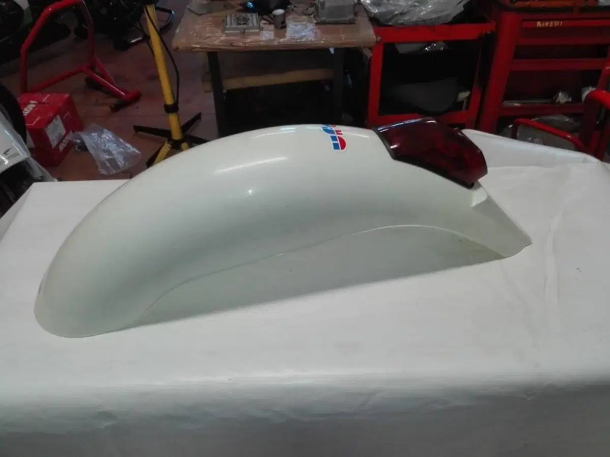 Parafango posteriore Ufo Plast bianco (2)