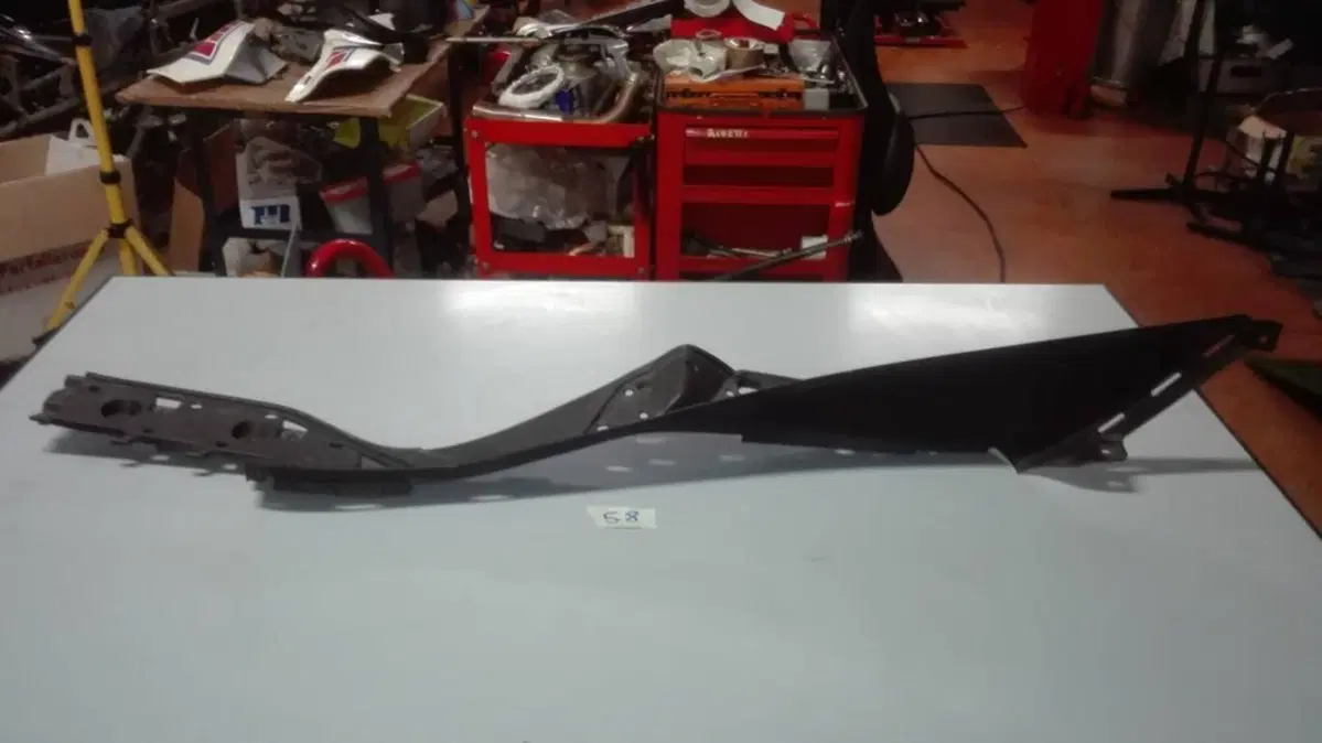 Pedana inferiore dx Suzuki Burgman 400 2004 (2)