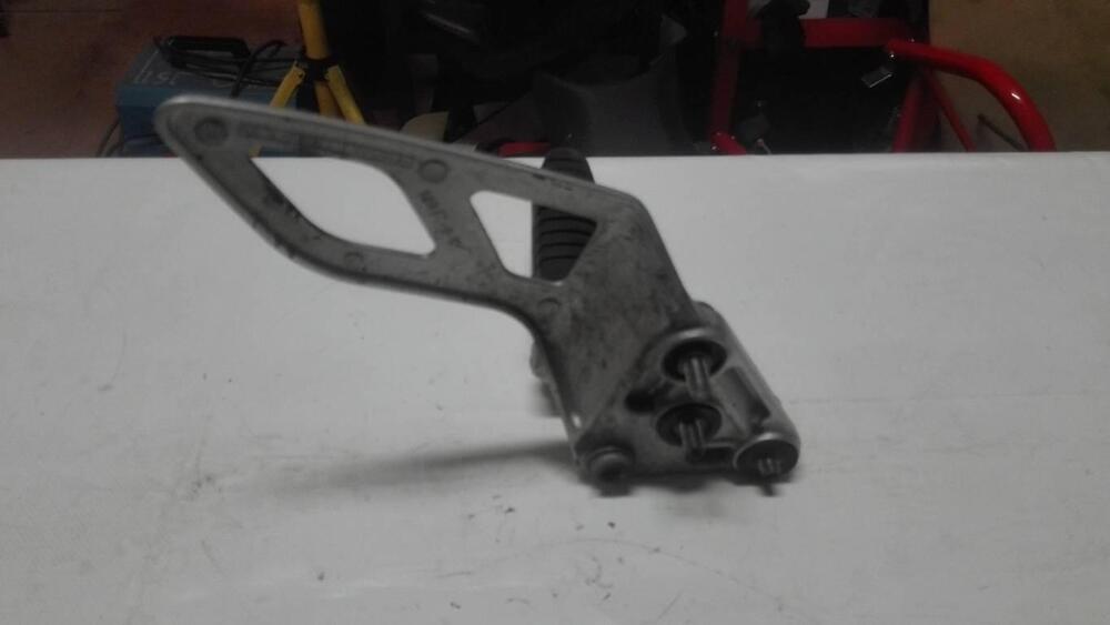 Pedana pilota sx per Suzuki Bandit 650 (3)