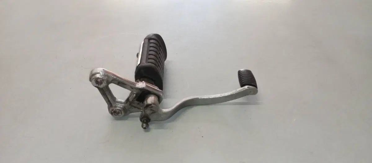 PEDANA SX CON LEVA CAMBIO HONDA VF750C RC07 (3)