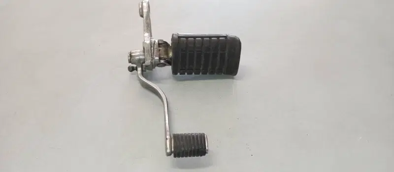 PEDANA SX CON LEVA CAMBIO HONDA VF750C RC07 (4)