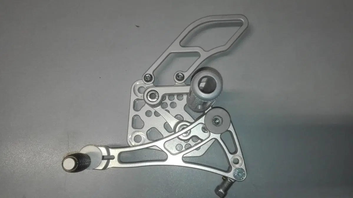 Pedane arretrate racing Suzuki GSX-R 600 e 750 Euro Racing (3)