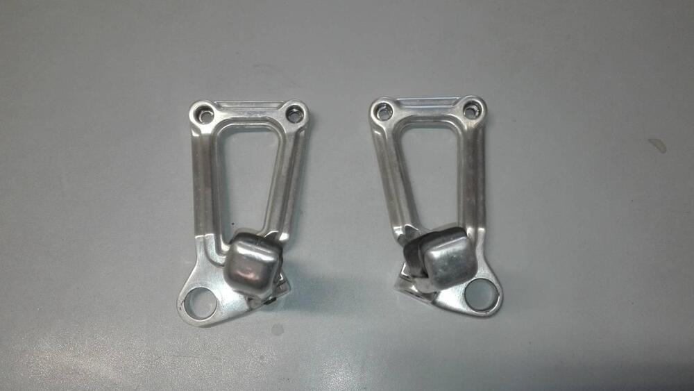 PEDANE PASSEGGIERO DUCATI851-888-SS600-SS750-SS900