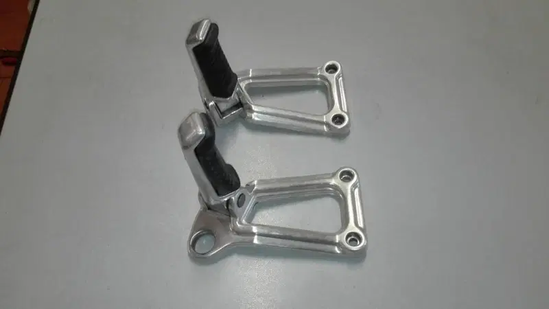 PEDANE PASSEGGIERO DUCATI851-888-SS600-SS750-SS900 (2)