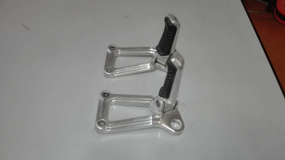 PEDANE PASSEGGIERO DUCATI851-888-SS600-SS750-SS900 (4)