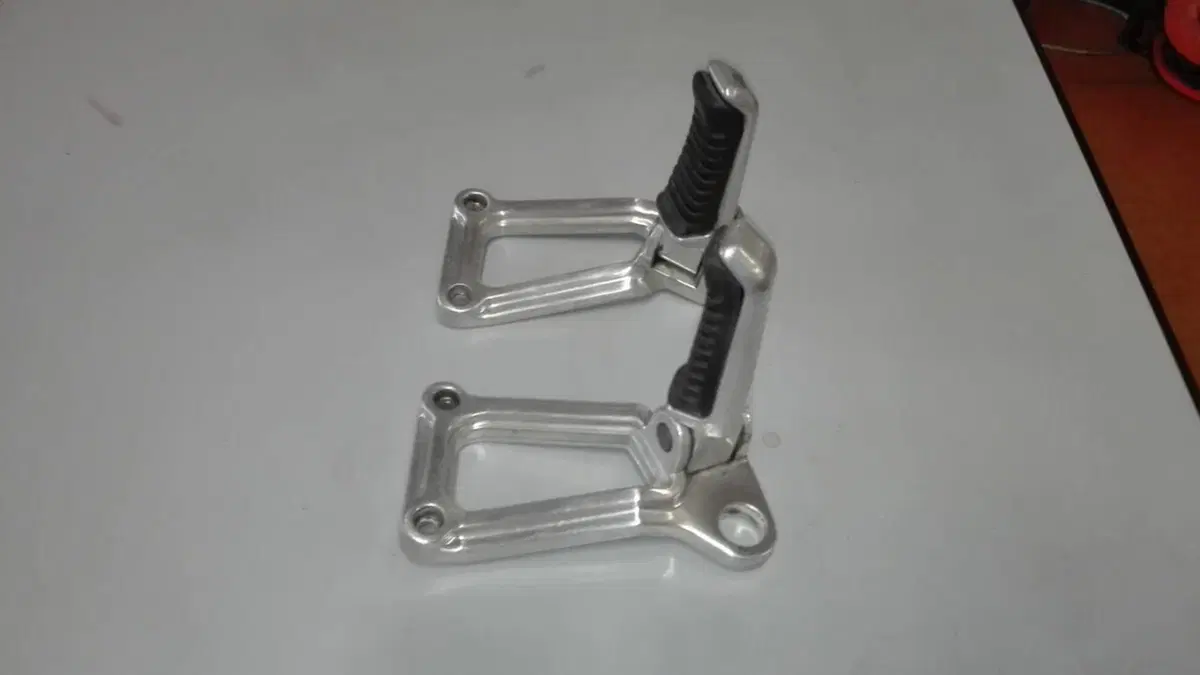 PEDANE PASSEGGIERO DUCATI851-888-SS600-SS750-SS900 (4)