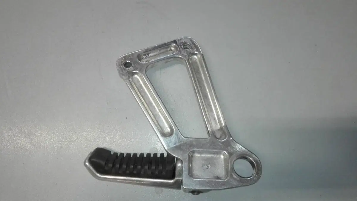 PEDANE PASSEGGIERO DUCATI851-888-SS600-SS750-SS900 (7)