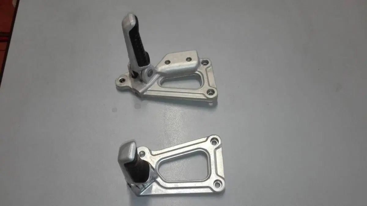 PEDANE PILOTA DUCATI851-888-SS600-SS650-SS900 (2)