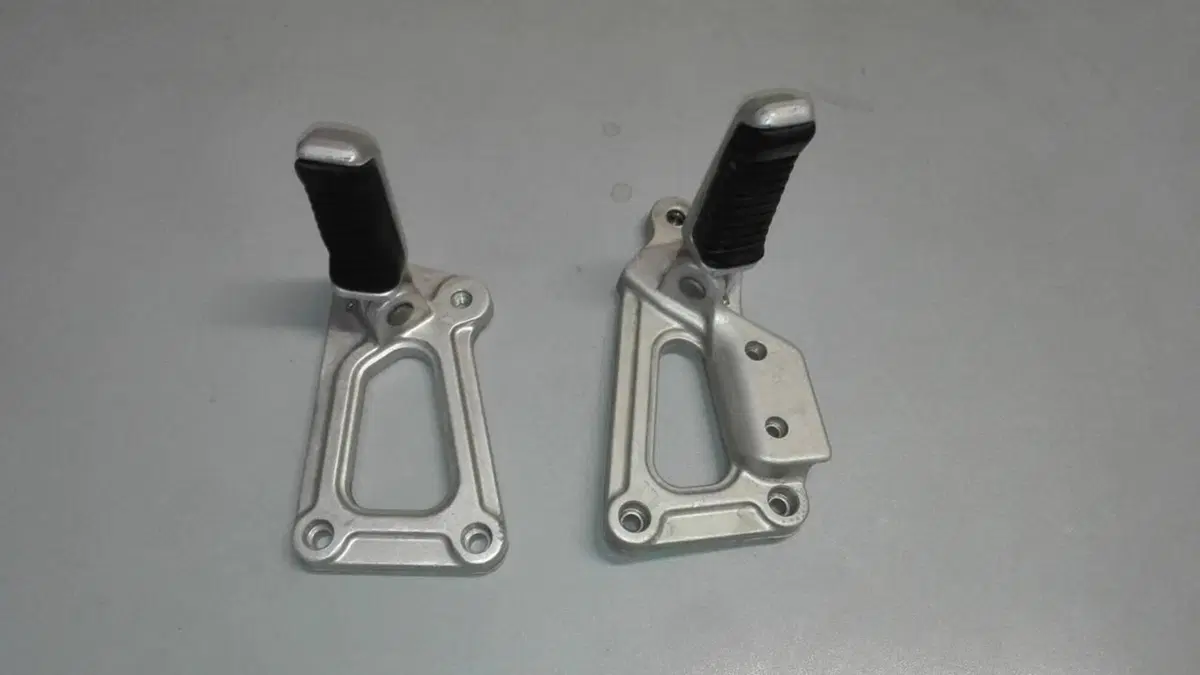 PEDANE PILOTA DUCATI851-888-SS600-SS650-SS900 (3)