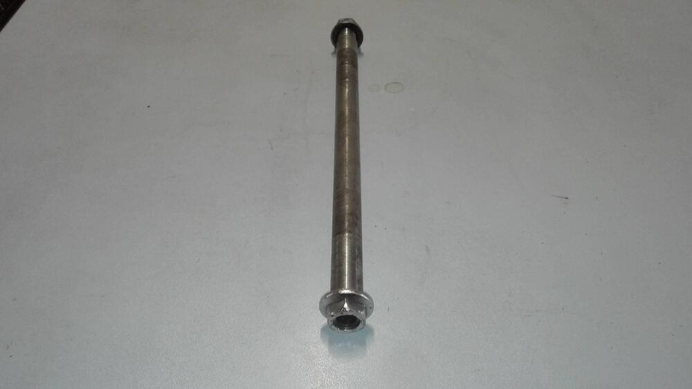 PERNO RUOTA POSTERIORE HONDA CBX 1000 '81-'82 (2)