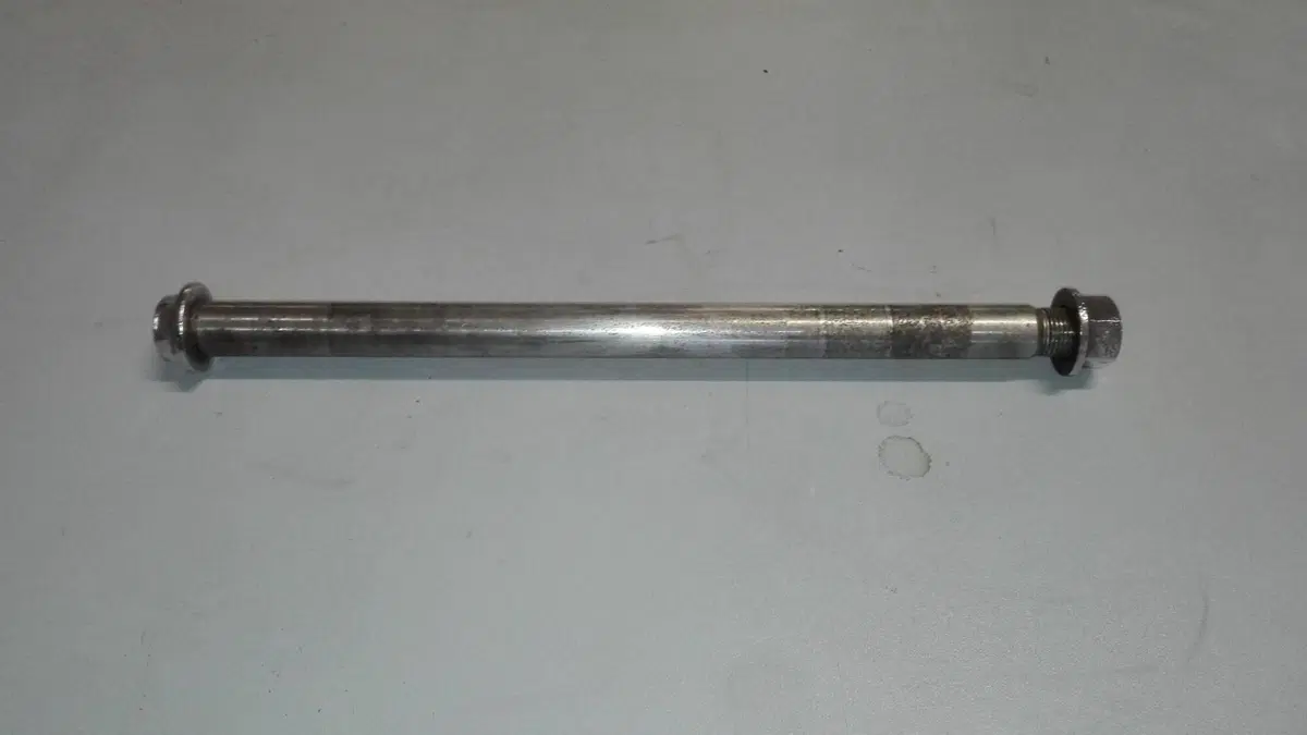 PERNO RUOTA POSTERIORE HONDA CBX 1000 '81-'82 (3)