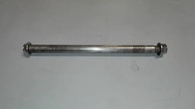 PERNO RUOTA POSTERIORE HONDA CBX 1000 '81-'82 (3)