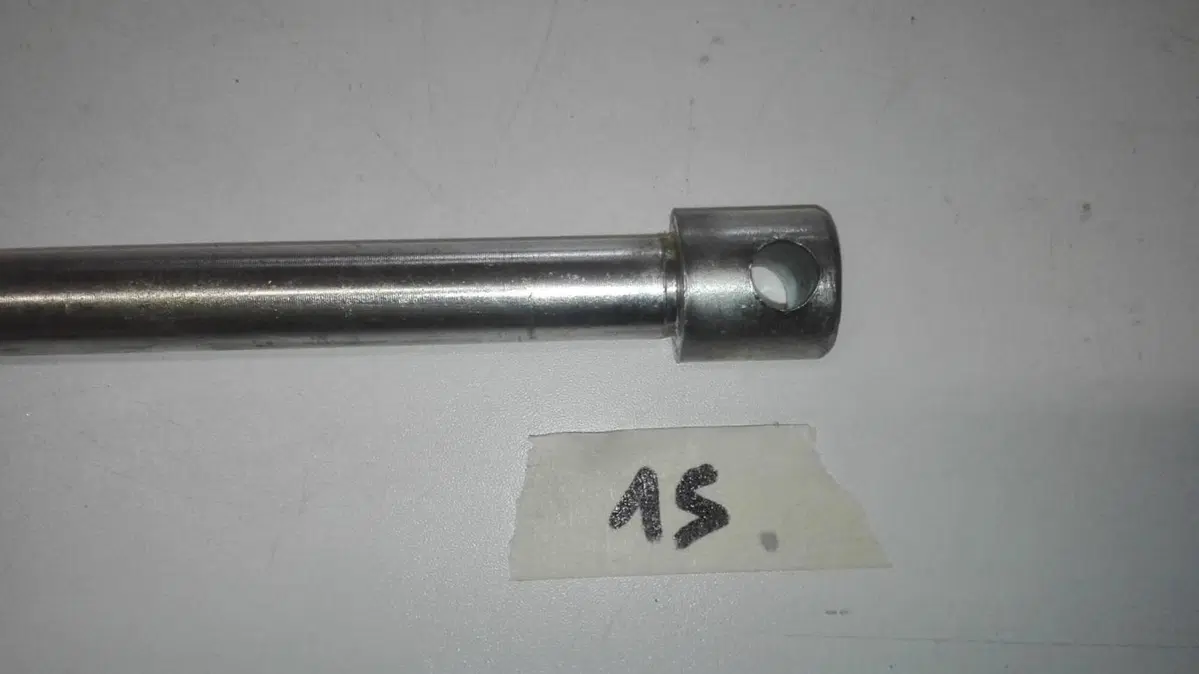 Perno ruota posteriore TGM 125 1977 (2)