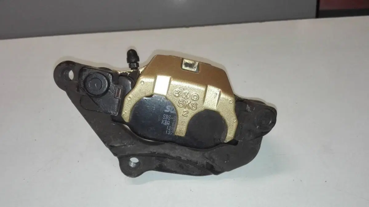 Pinza freno anteriore Yamaha Majesty 250 (2)