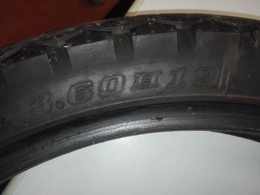 Pneumatico Dunlop anteriore 19 pollici (2)