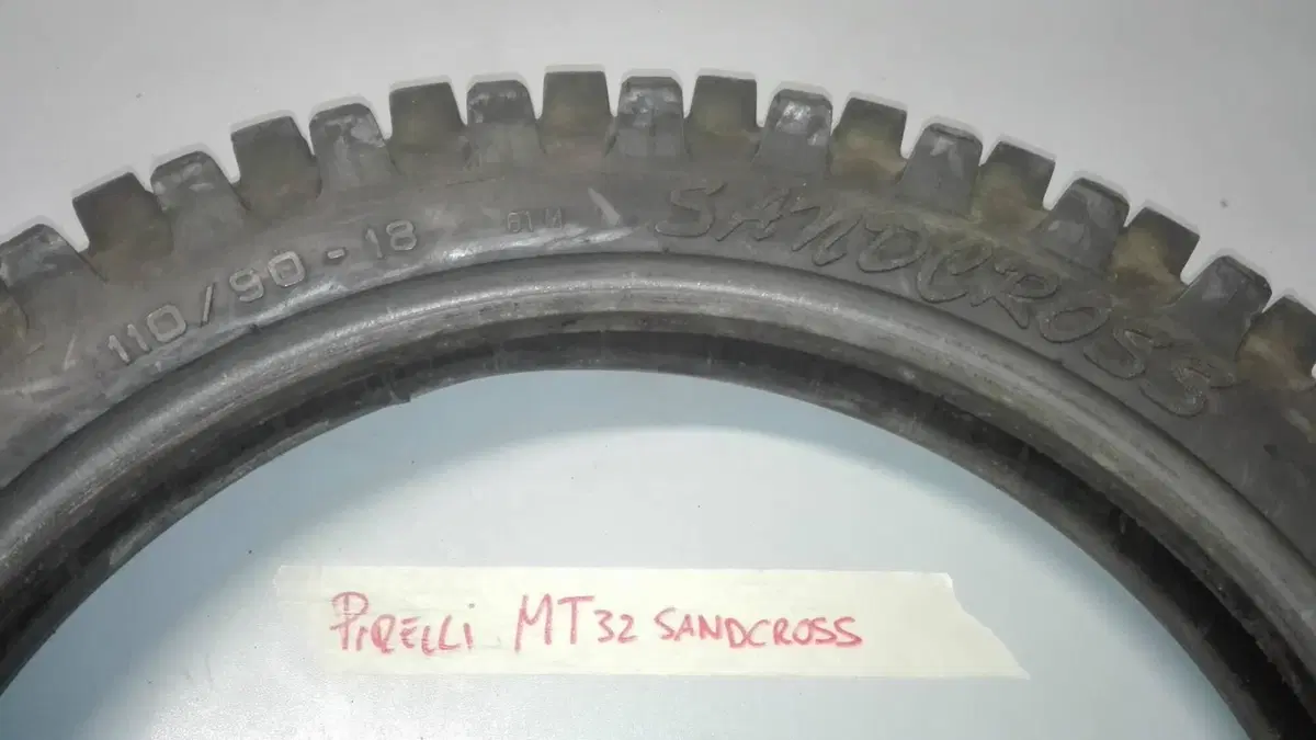 PNEUMATICO PIRELLI MT32 110.90-18 (3)